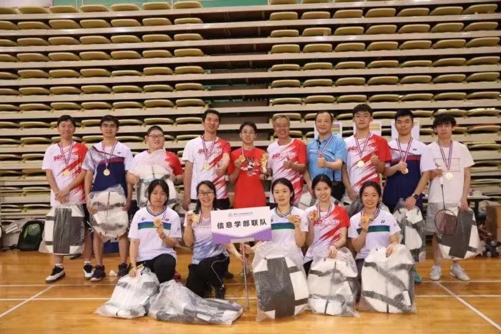 清华师生羽毛球赛｜赛事记录案例画面